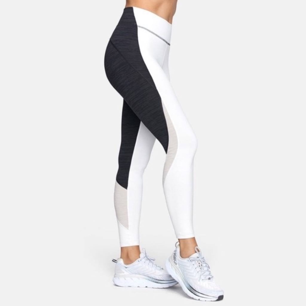 Outdoor Vioces Zoom Legging in White/Grey